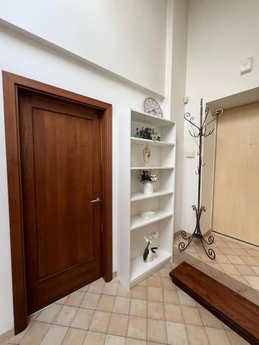 Old Town Apartment With Free Parking Vilnius Exteriör bild